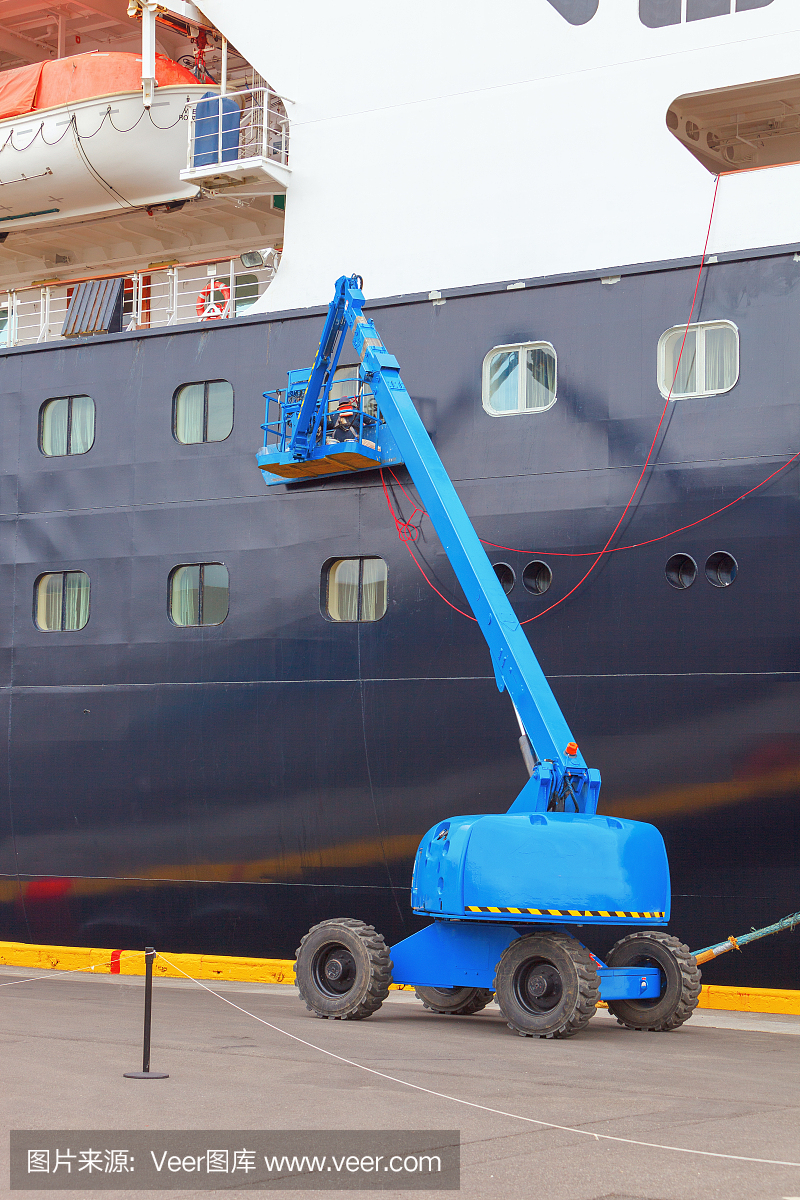 冰岛阿库雷里港口的维修工作