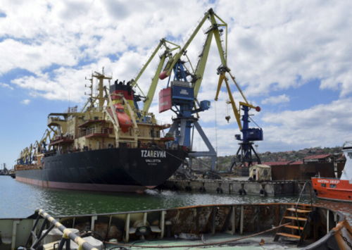 俄罗斯与土耳其方合作,紧急修复马里乌波尔港,首船启运